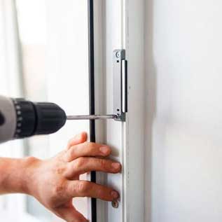 Ремонт ПВХ дверей