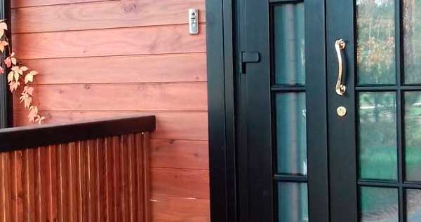 Уличные входные двери в частный дом